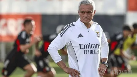 张智霖献奶茶向袁咏仪示爱，应采儿呼吁陈豪效仿